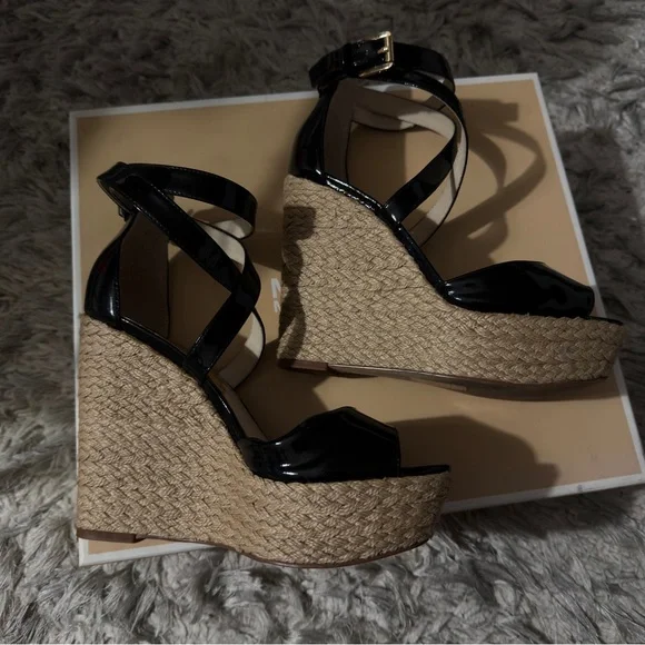 Michael Kors Glossy Black Heels - Picture 6 of 6